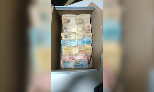 
							Homem agride companheira, foge e deixa armas e R$ 46 mil em casa
						
						