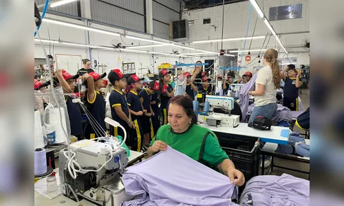 
							Projeto leva 1.400 alunos para conhecer fábricas de bonés em Apucarana
						
						