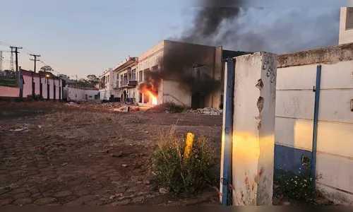 
							Antigo frigorífico vira ponto de usuários de drogas e problema de segurança pública
						
						