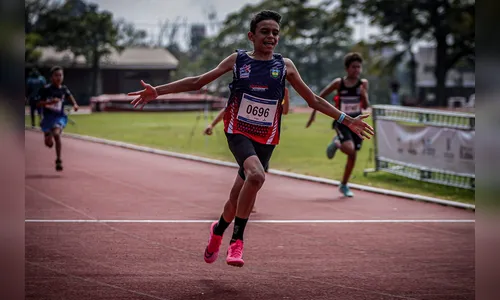 
							Atleta apucaranense de 10 anos quebra dois recordes paranaenses no atletismo
						
						