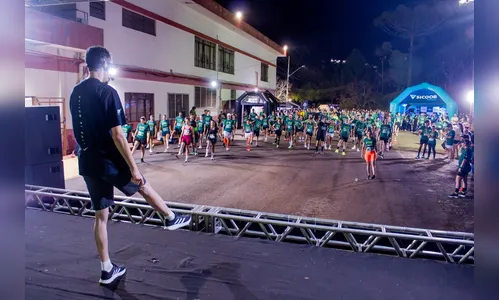 
							Unimed Night Run reúne quase 1 mil atletas e movimenta Apucarana
						
						