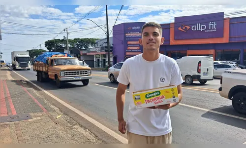 
							Jovem que vende paçoca nas ruas de Apucarana (PR) realiza sonho de comprar moto e viraliza
						
						