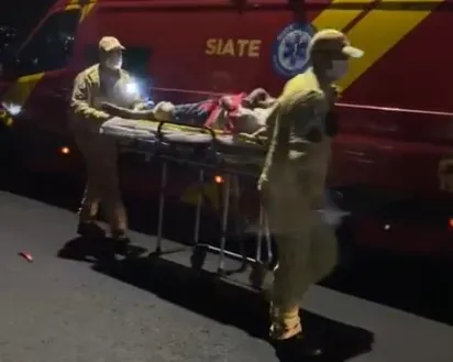 Motociclista de 16 anos fica ferido em colisão com carro na Av. Brasil em Apucarana