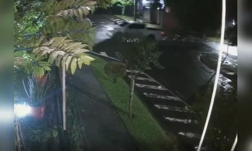 
							Câmeras flagram momento em que empresário atropela e mata motoboy em Maringá
						
						