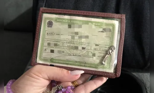 
							Araponguense sobe ao altar após encontrar três medalhinhas de Santo Antônio
						
						