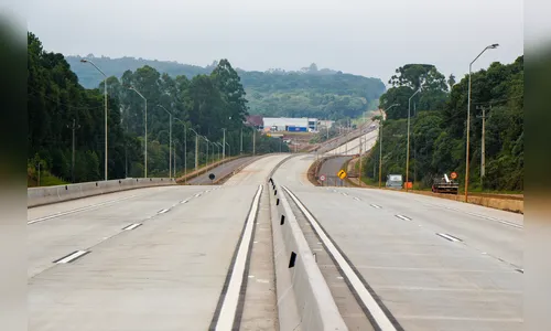 
							PR chega a quase mil quilômetros de rodovias e novas estradas em concreto
						
						