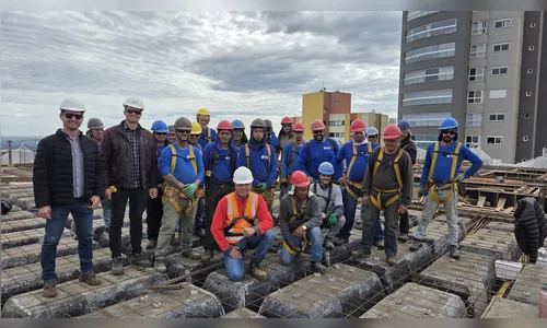 
							Engenheiro começa como pedreiro em obra de prédio até ser efetivado em Apucarana (PR); veja
						
						