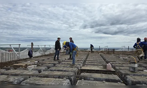 
							Engenheiro começa como pedreiro em obra de prédio até ser efetivado em Apucarana (PR); veja
						
						