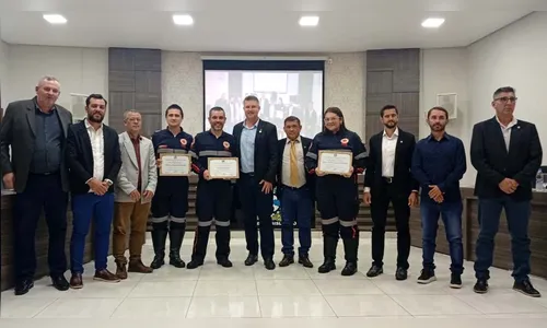 
							Equipe do Samu de Ivaiporã recebe Moção de Aplausos após salvar recém-nascido
						
						