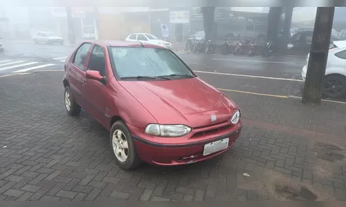 
							Carro invade calçada após colisão e atropela mulher em Apucarana
						
						