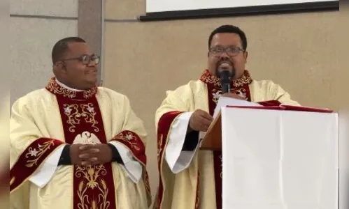 
							Irmãos são ordenados padres no mesmo dia e na igreja em que cresceram no PR
						
						