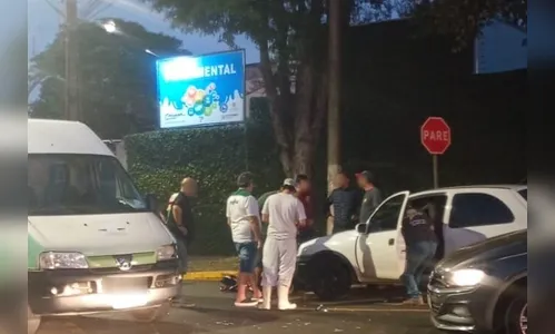 
							Jovem fica ferido em colisão entre moto e van na Vila Agari em Apucarana
						
						