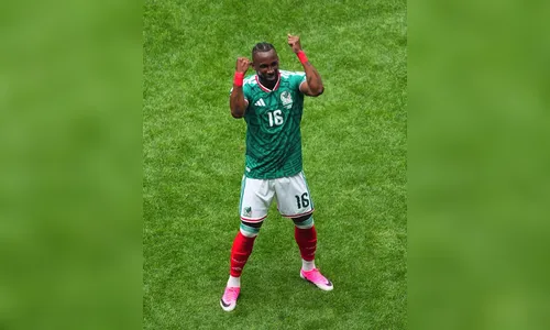 
							México vence África do Sul por 2 a 0 e quebra tabu histórico na abertura da Copa
						
						