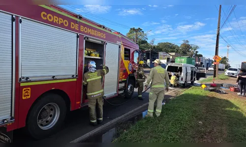 
							Kombi pega fogo na Avenida Minas Gerais e mobiliza Corpo de Bombeiros
						
						