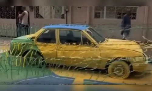 
							Moradores realizam arte em rua para a Copa e pintam carro que estava estacionado; veja
						
						