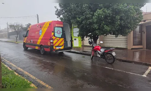 
							Moto bate na traseira de Gol e deixa mulher ferida em avenida de Apucarana
						
						