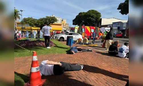 
							Simulado de acidente grave mobiliza equipes de socorro e trânsito em Apucarana
						
						