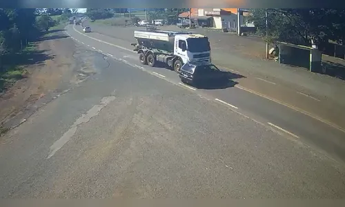 
							Vídeo mostra acidente com dois óbitos em Jandaia do Sul; veja
						
						