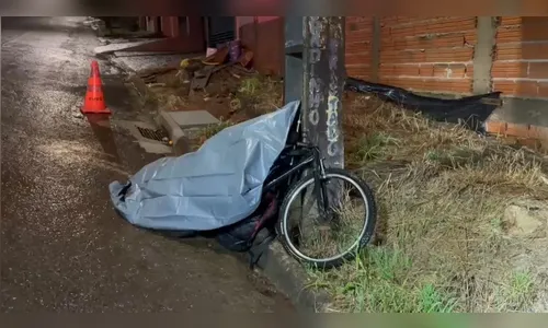 
							Vídeo mostra momento em que ciclista perde controle da bicicleta antes de acidente fatal em Arapongas
						
						