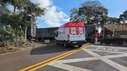 Caminhoneiro morreu a 100 metros do destino após colisão com trem; diz testemunha