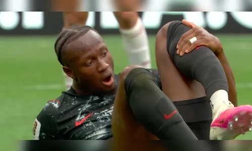 
							Canadense Ismaël Koné quebra a perna em jogo marcado por expulsões e goleada
						
						