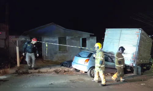 
							Colisão na traseira de caminhão deixa um morto em Apucarana
						
						