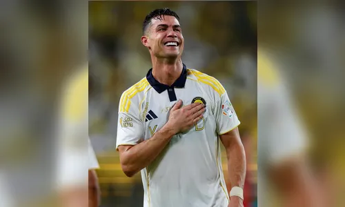 
							Jogador bilionário do futebol tira seis cochilos por dia, foi expulso da escola e fez cirurgia no coração; saiba quem
						
						