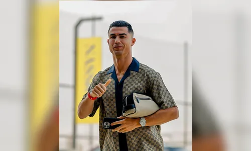 
							Jogador bilionário do futebol tira seis cochilos por dia, foi expulso da escola e fez cirurgia no coração; saiba quem
						
						