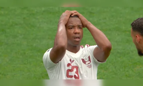 
							Canadense Ismaël Koné quebra a perna em jogo marcado por expulsões e goleada
						
						