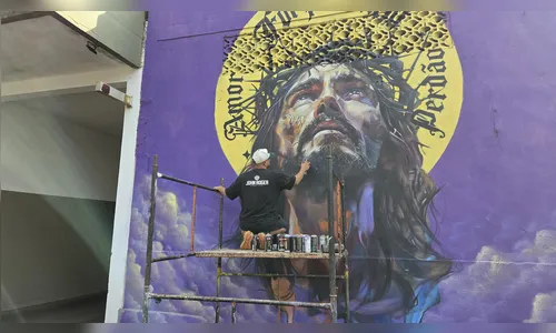 
							Muro com imagem de Cristo vira novo ponto de referência em Apucarana
						
						