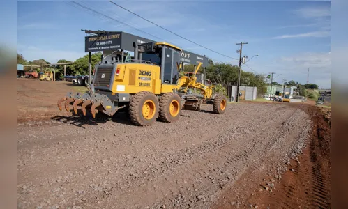 
							Prefeitura compra 15 mil toneladas de pedra para recuperar estradas rurais de Apucarana
						
						