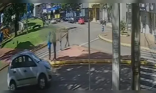 
							Professor publica vídeo e desabafa após ser acusado injustamente de furto em Apucarana (PR)
						
						