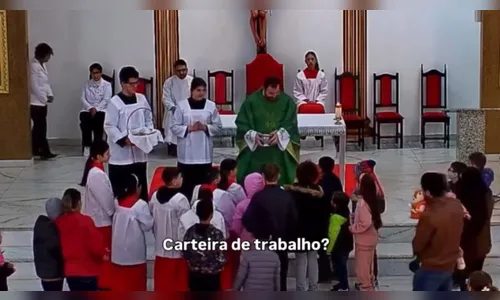 
							Padre fica sem reação após resposta sincera de criança durante missa no Paraná
						
						