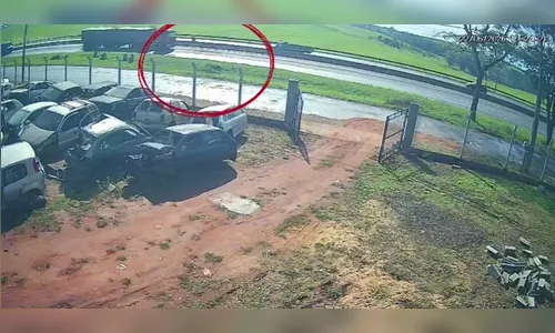 
							Câmera flagra acidente que matou pedestre de 69 anos na BR-376, em Mandaguaçu; veja
						
						