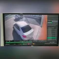 Vídeo: Mulher atropela funcionário após furtar farmácia no PR; suspeita fugiu em carro roubado de delegacia