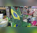 Avanço do Brasil para as oitavas de final aquece comércio e esgota itens em Apucarana