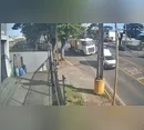 Câmera mostra carreta desviando de Fiorino antes de atingir Fiat Uno na Avenida Minas Gerais
