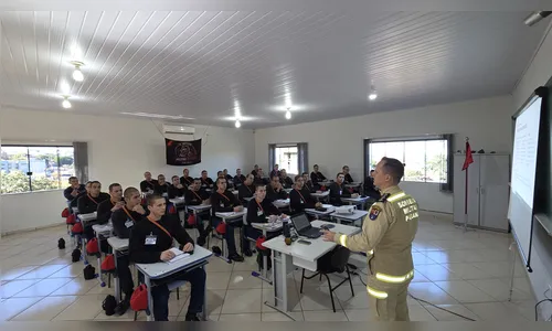 
							Disciplina e exaustão: saiba como é a rotina dos alunos-soldados do Corpo de Bombeiros
						
						