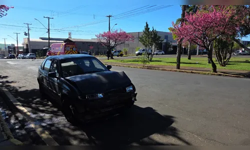 
							Acidente entre dois carros deixa motorista ferida em cruzamento no Jardim Apucarana
						
						