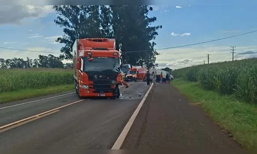 
							Colisão entre caminhão, van e carro na PR-466, em Ivaiporã, deixa um morto
						
						