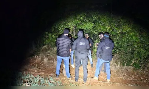 
							Adolescente sequestrada é encontrada morta em mata de SC; ex-namorado é preso
						
						