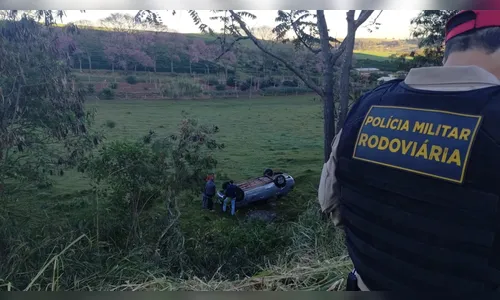 
							Às vésperas de se casar, mulher sofre acidente e carro para a 63 metros da pista em Apucarana
						
						