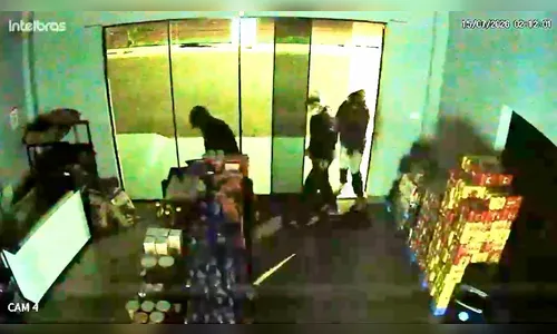 
							Câmeras flagram série de invasões e furtos em conveniência de Aricanduva (PR) durante a madrugada
						
						