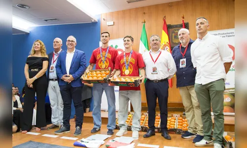 
							Campeões mundiais pela Espanha, jogadores recebem presente inusitado em cidade natal
						
						