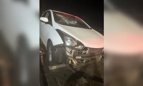 
							Homem é preso por tentativa de feminicídio após jogar carro contra ex em Londrina
						
						