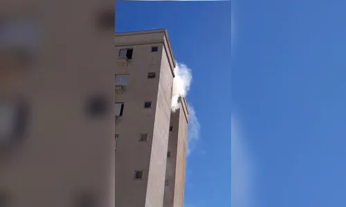 
							Incêndio atinge apartamento em condomínio de Londrina (PR)
						
						