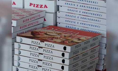 
							Motoboys chegam para entregar 87 pizzas e descobrem que caíram em um trote no Paraná
						
						