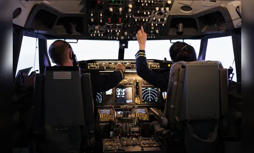 
							Piloto relata luzes 