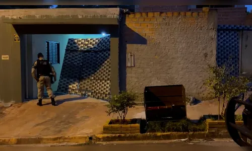 
							Operação da PM prende quatro pessoas em flagrante por tráfico de drogas em Arapongas
						
						