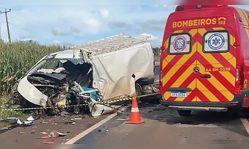 
							Colisão entre caminhão, van e carro na PR-466, em Ivaiporã, deixa um morto
						
						